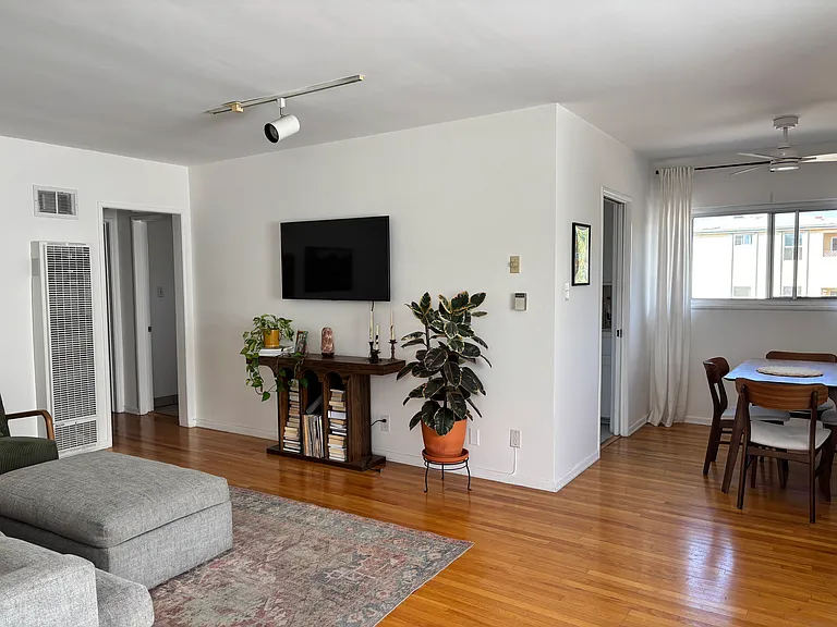 1041 Euclid St #E — Photo 2