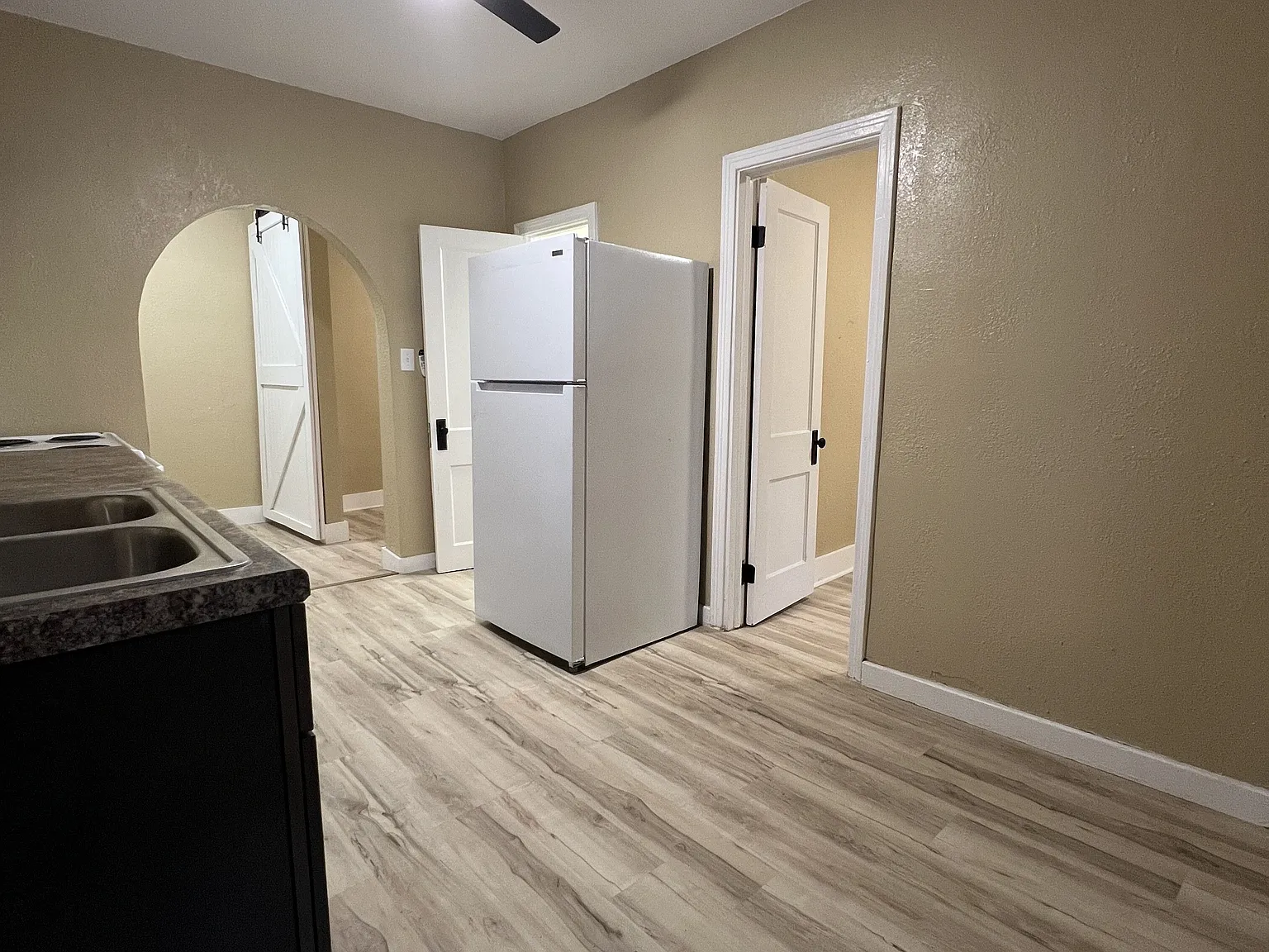2 bed, 1.0 bath, $775 — Photo 3