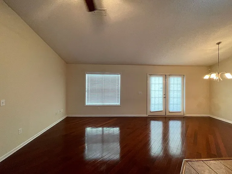 260 Windsor Garden Dr — Photo 8