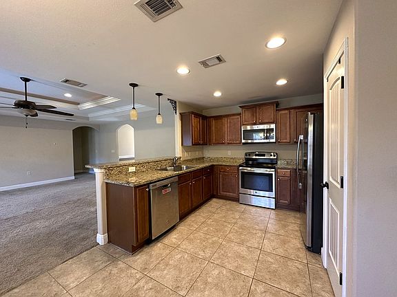 4th image of 516 Grandridge Dr