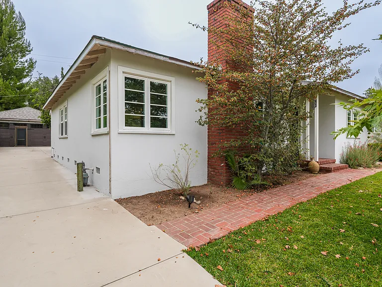 1215 Meadowbrook Rd — Photo 34