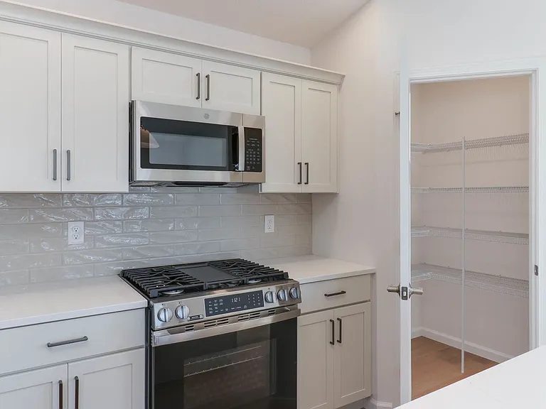 2503 Treeline Dr — Photo 8