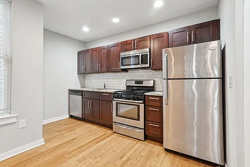 3044 Richmond St Photo 1