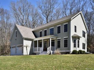 7 Meadowlark Ln, East Lyme, CT 06333
