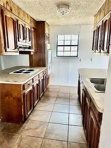3 bed, 2.0 bath, 1550 sqft, $1,700 — Photo 3