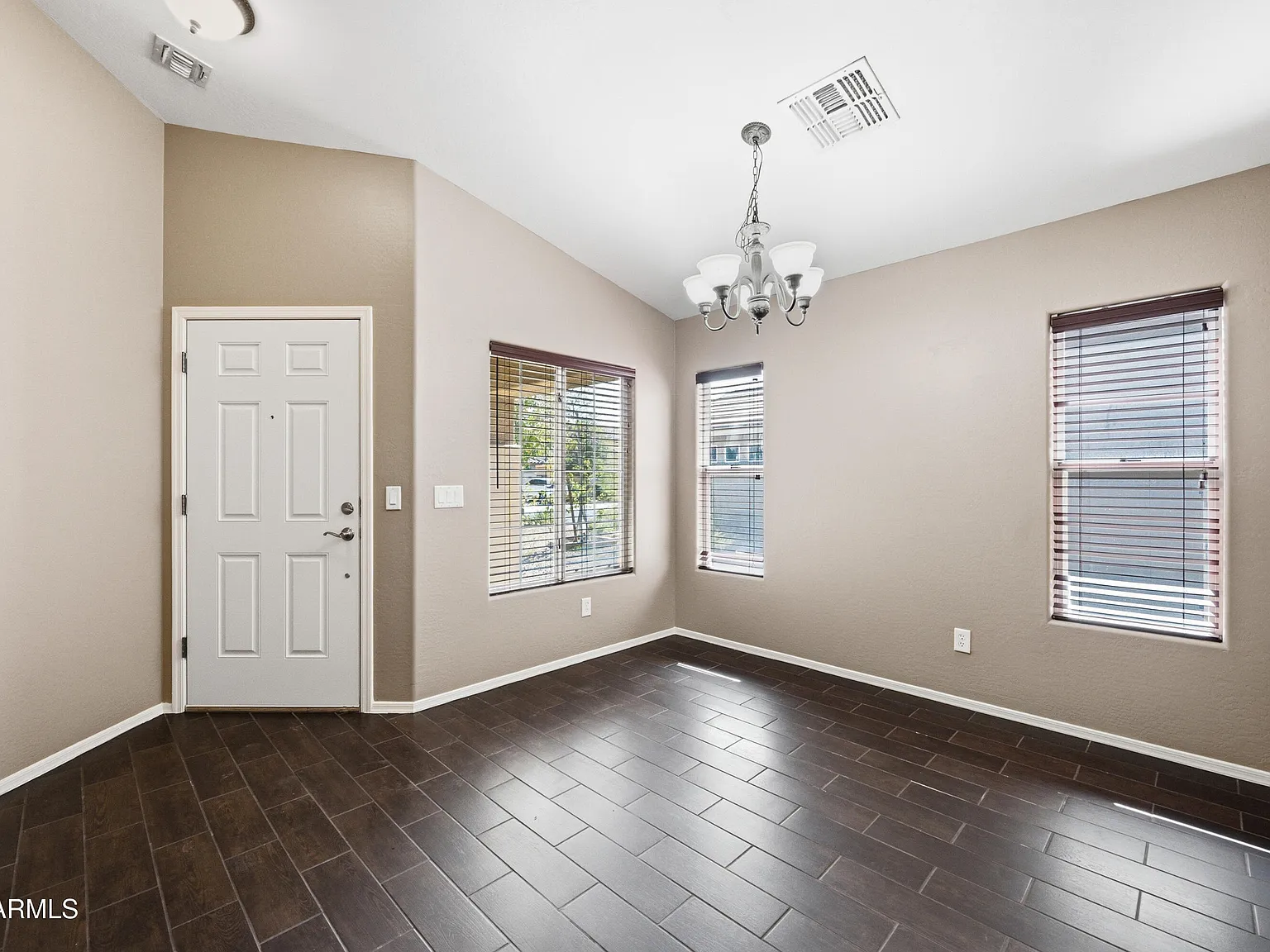 3 bed, 2.0 bath, 1356 sqft, $1,695 — Photo 4