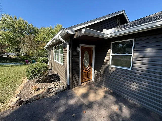 3 bed, 1100 sqft, $2,400 — Photo 3
