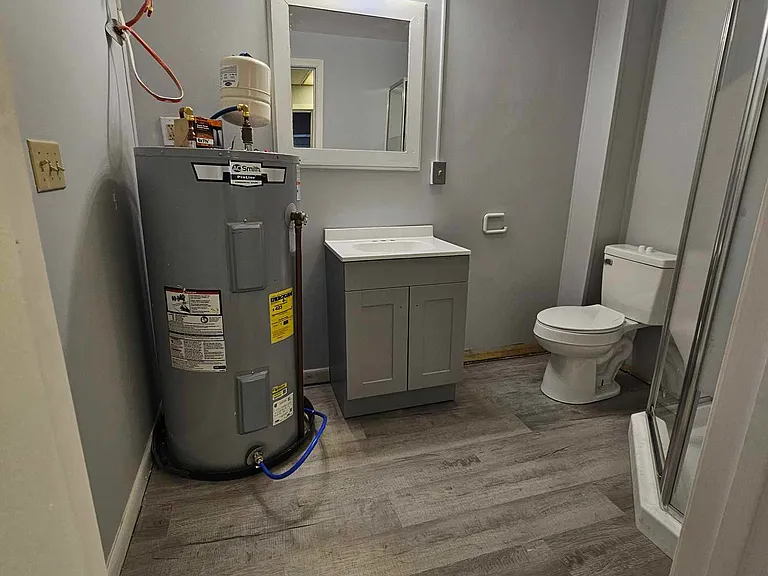 529 N Centre St #R — Photo 6