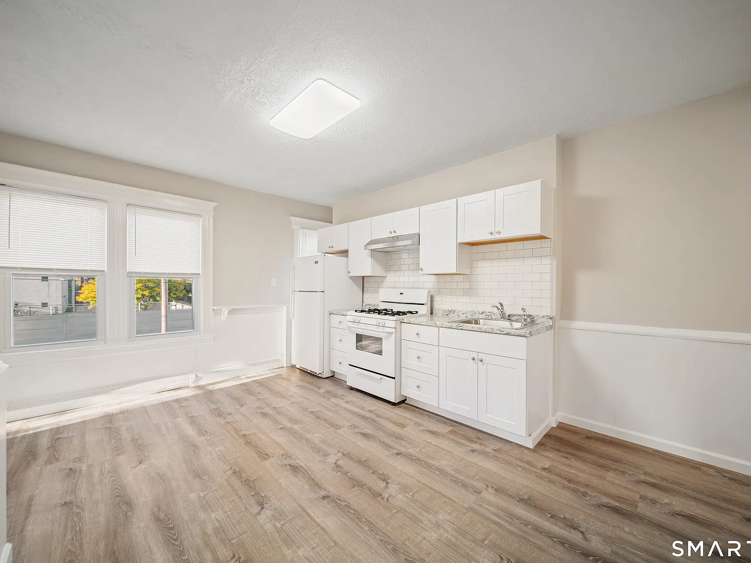 174 Logan St — Photo 3