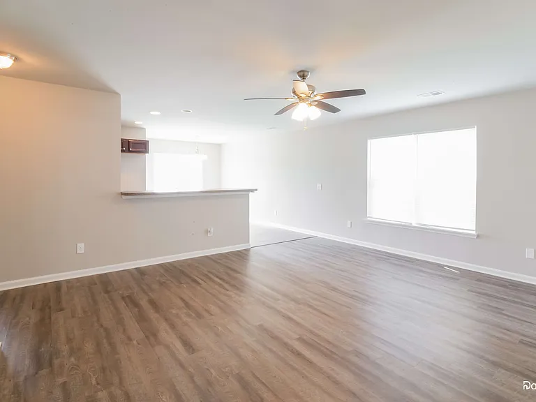 143 Tyger St — Photo 7