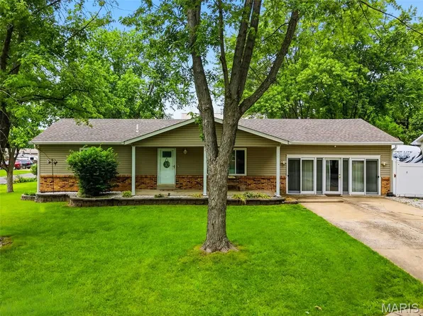 11 S Meadow Dr, O Fallon, MO 63366