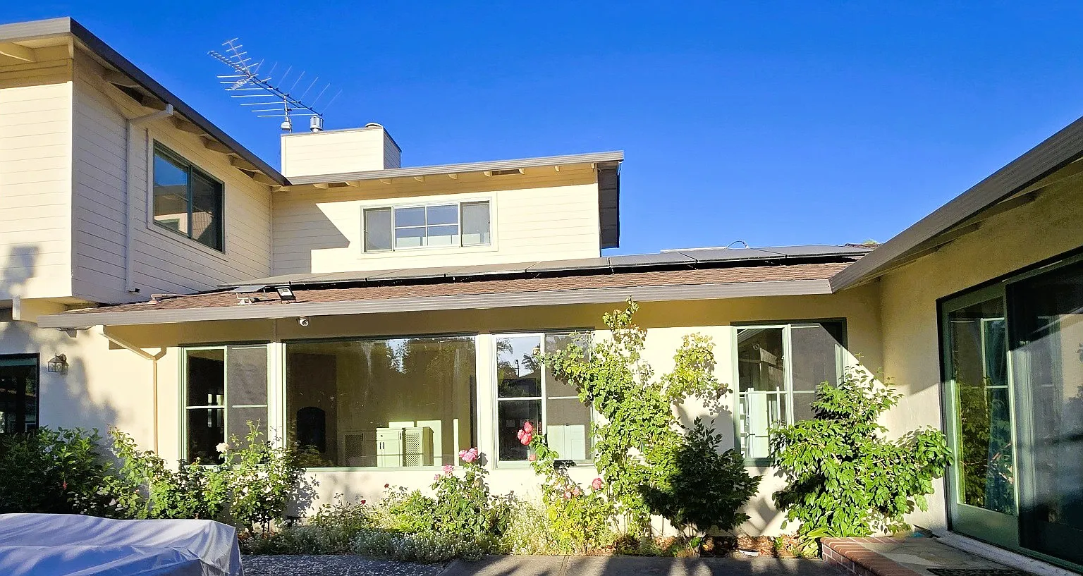 5 bed, 2906 sqft, $10,450 — Photo 3