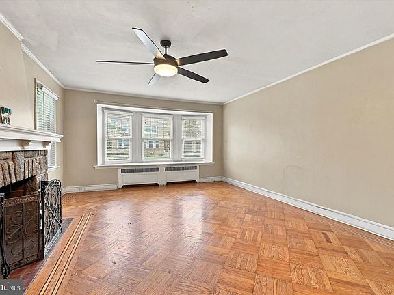4th image of 828 Knorr St