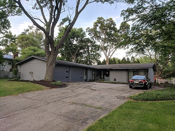 2nd image of 1512 W East Lake Dr