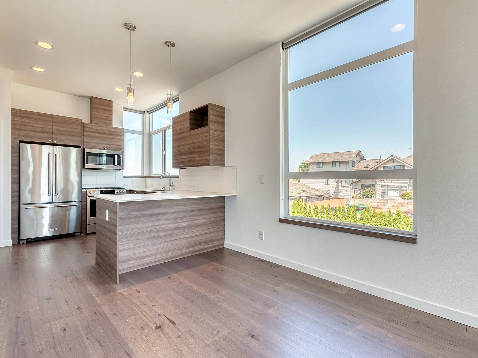 3 bed, 1.5 bath, 1450 sqft, $3,400 — Photo 2