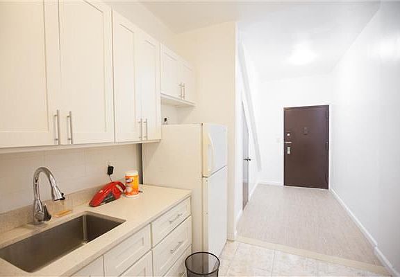 2nd image of 416 W 46th St APT 2F