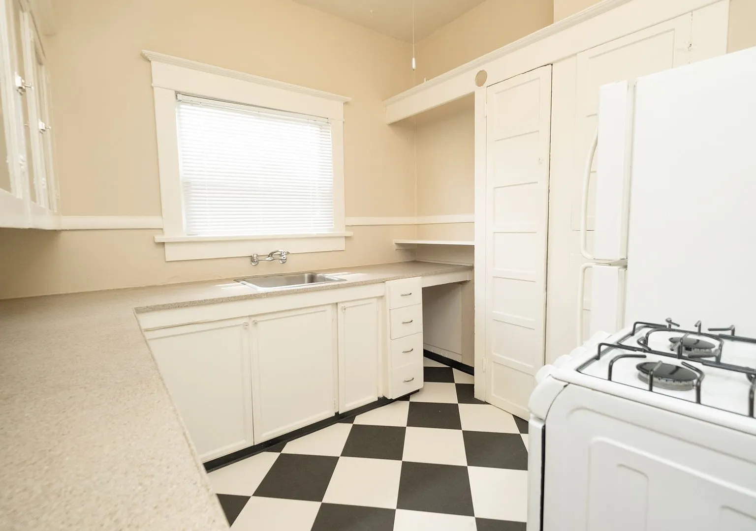 Bonnie Brae Apartments (Wald02) — Photo 3