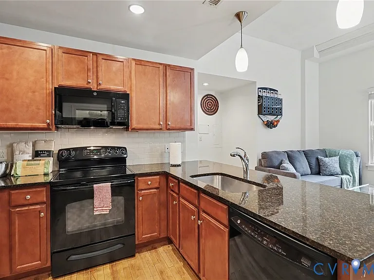 230 N 6th St #U325 — Photo 10