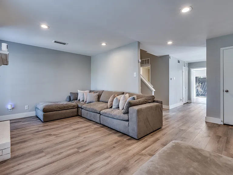 7602 Woodthrush Dr — Photo 9