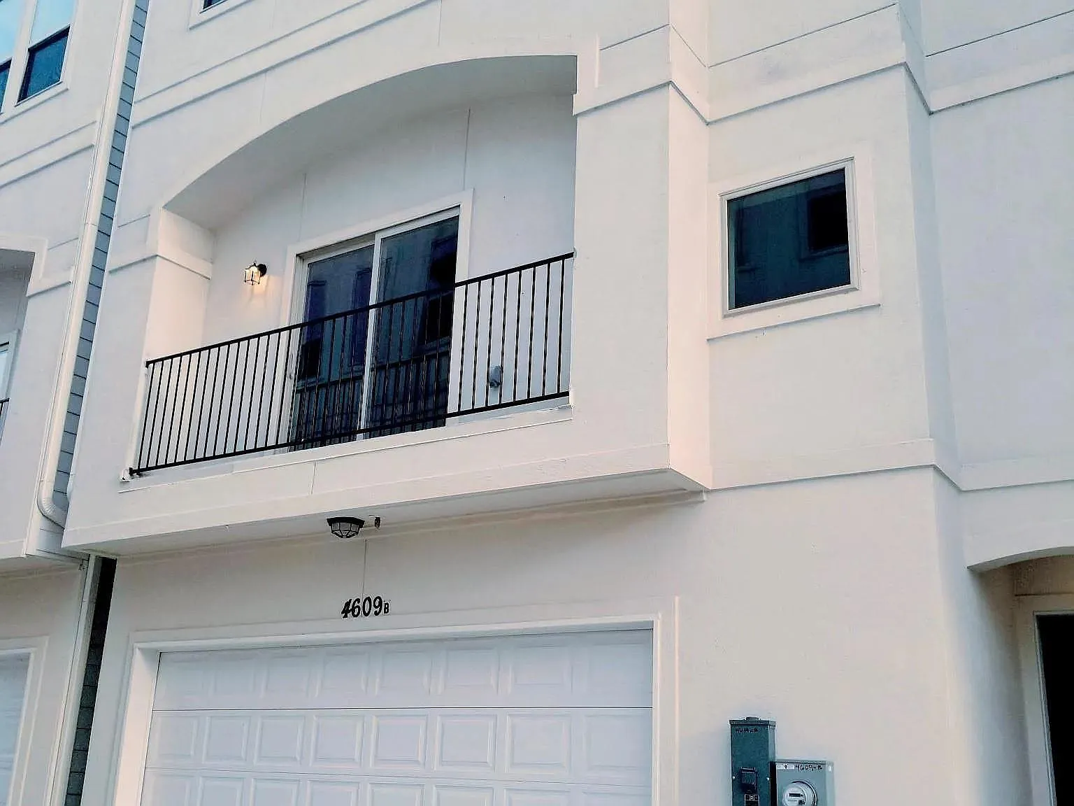 3 bed, 3.5 bath, 2358 sqft, $3,345 — Photo 4