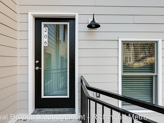 5th image of 3005 E Franklin St #206