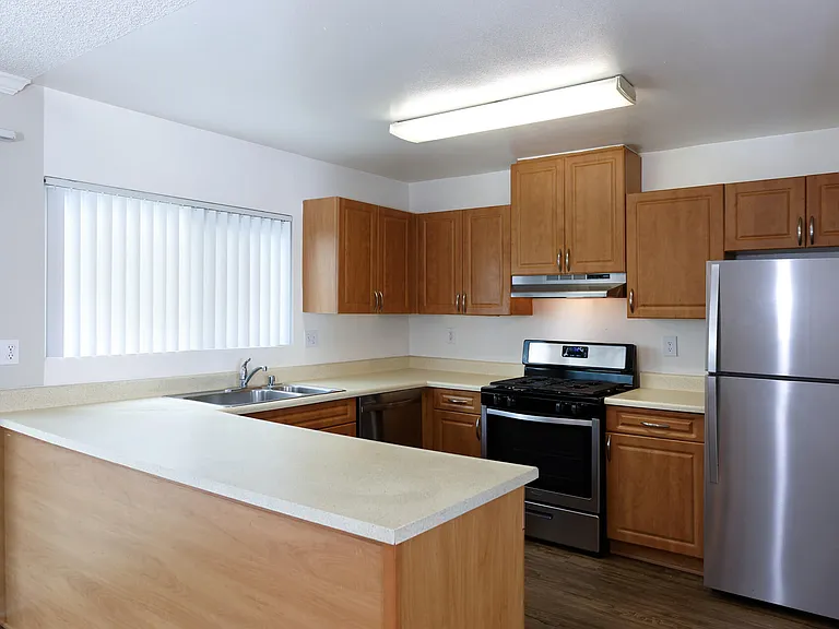 Huntington Vista — Photo 19