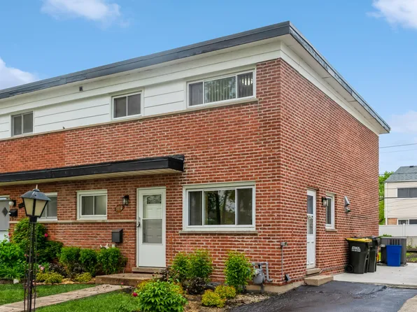 9114 N Barberry Ln, Des Plaines, IL 60016