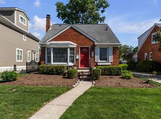 2711 Dorchester Rd, Birmingham, MI 48009