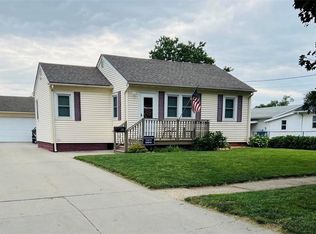 1816 E 22nd St, Des Moines, IA 50317