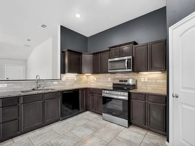 1310 Wrangler Ln — Photo 7