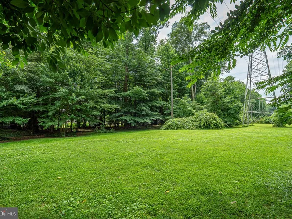 1900 Beechwood Dr, Wilmington, DE 19810