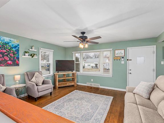 5th image of 9534 Theodosia Ave