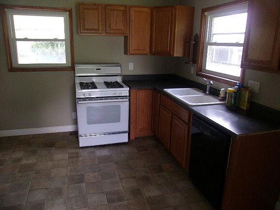 3rd image of 3225 Harwood St