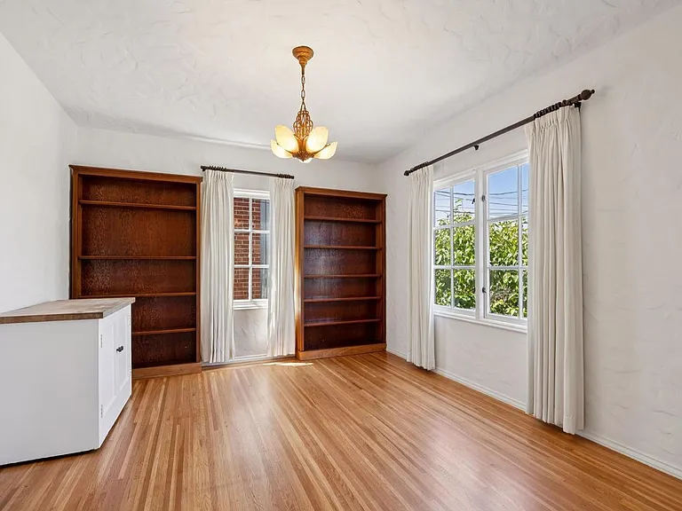 111 Windsor Ave — Photo 7