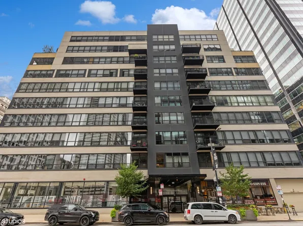 130 S Canal St APT 219, Chicago, IL 60606