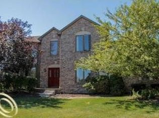 1613 Lexington Dr, Troy, MI