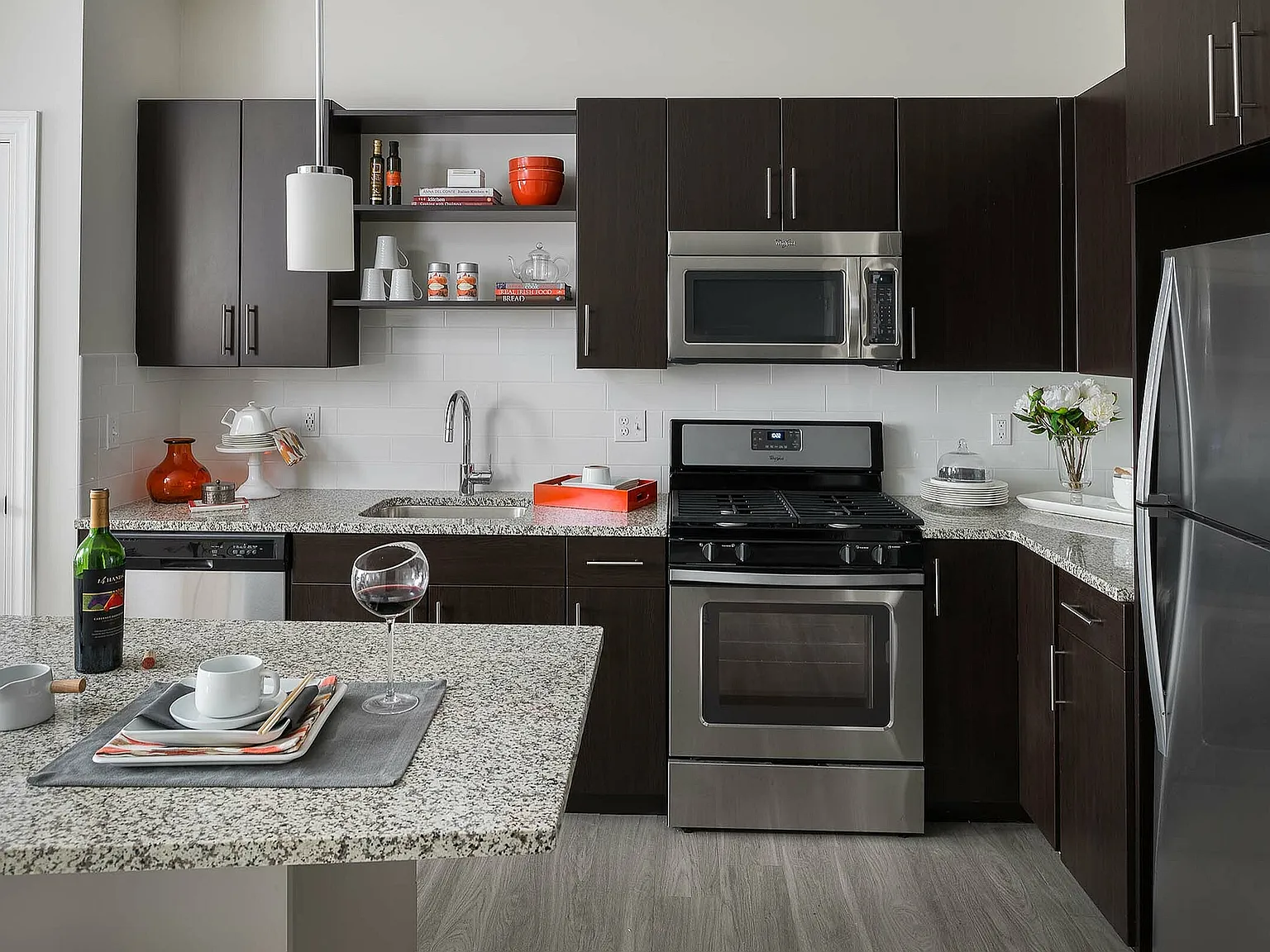 Avana East Main — Photo 2