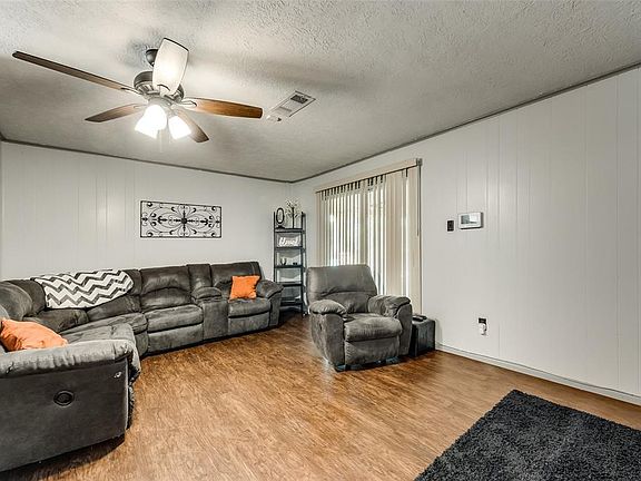 3rd image of 502 Mary Ln