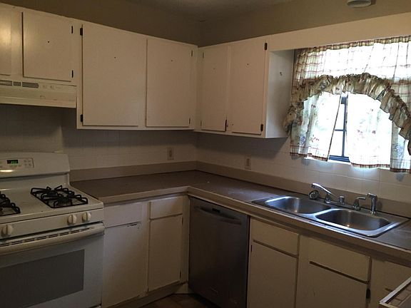 4th image of 123 Bentley Pkwy