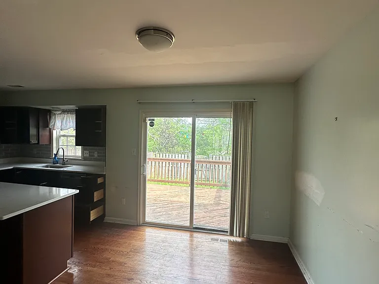 541 Primus Ct — Photo 11