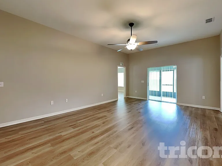6046 Eagle Pointe Dr — Photo 2