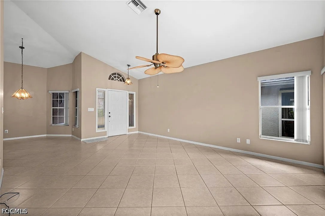 3 bed, 2.0 bath, 1712 sqft, $2,500 — Photo 4