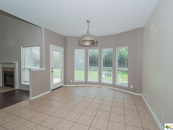 5th image of 1775 Oak Gln