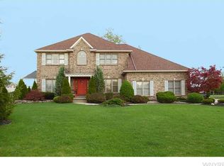 6304 Cloverleaf Cir, East Amherst, NY