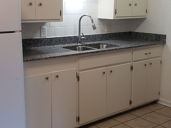 3rd image of 1807 Rosemary Ave APT D