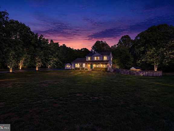 3rd image of 7860 Lakes End Ct