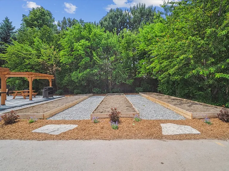 640 Guelph Line — Photo 10