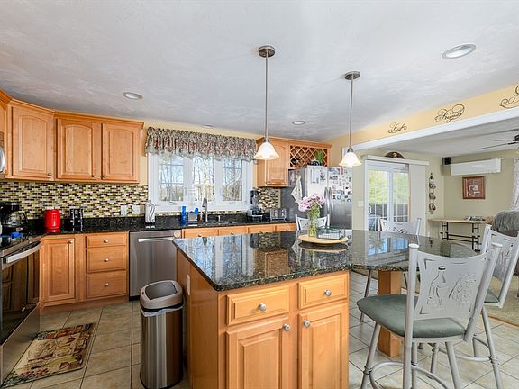 3rd image of 34 Marjorie Ln