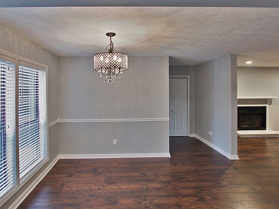 2nd image of 604 Cumberland Ct SE