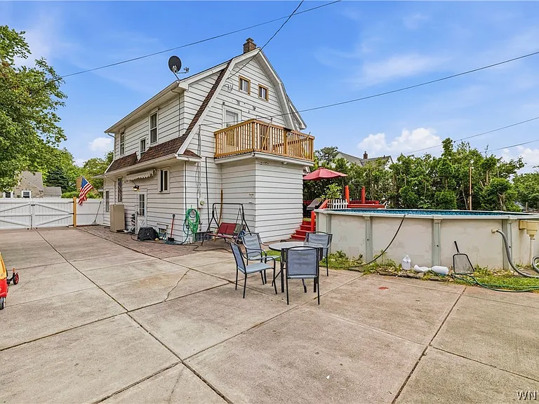 136 Mapleview Rd — Photo 3